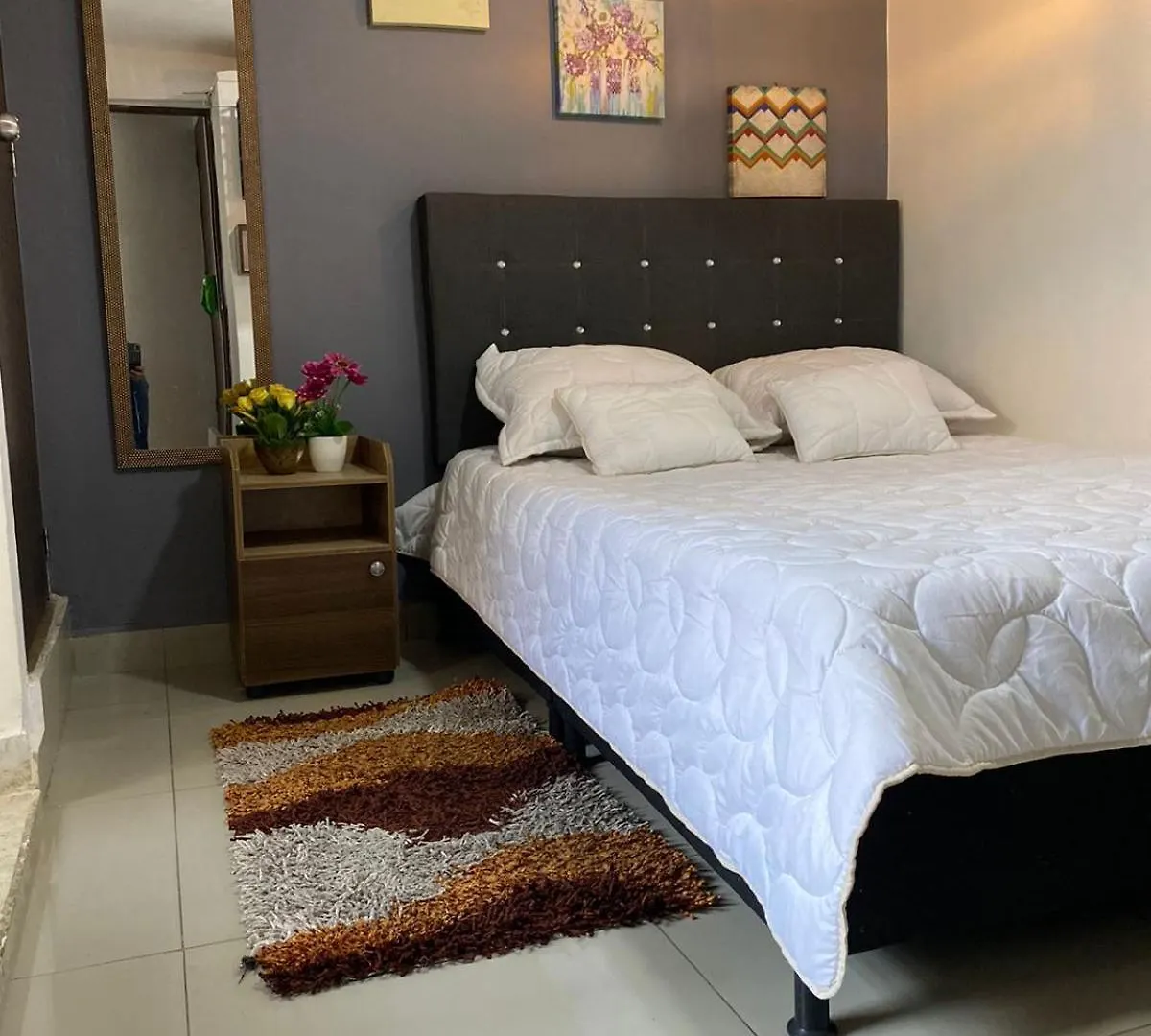33 Comodo Apartamento Laureles Estadio 3 Habitaciones 3 Banos Medellín Colombia